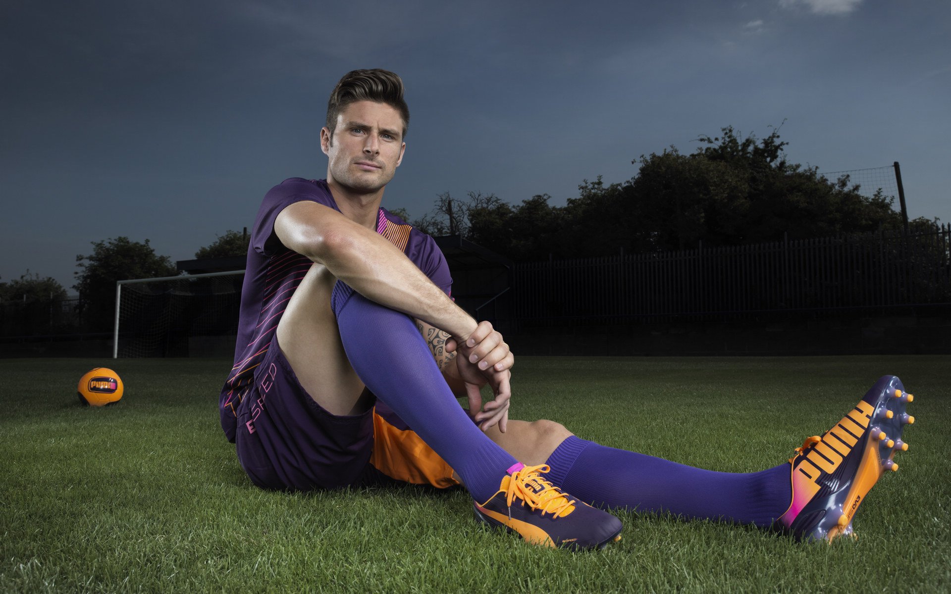 德甲转会风云:利物浦盯上锋线强援,赵继伟或成交易筹码